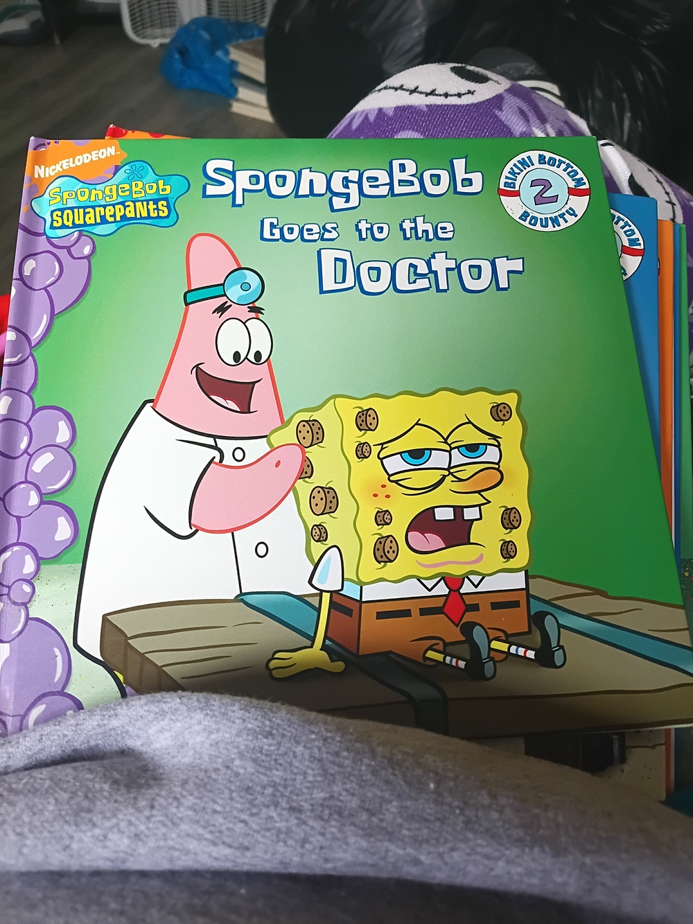 SpongeBob SquarePants Book - Green Cover with Yellow SpongeBob and Pink Patrick